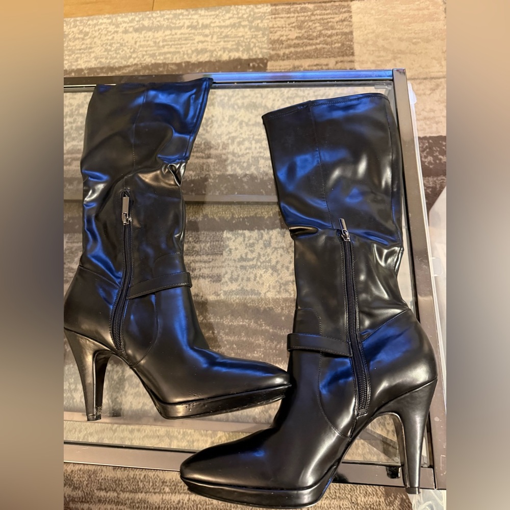 Black leather Bandolino tall boots